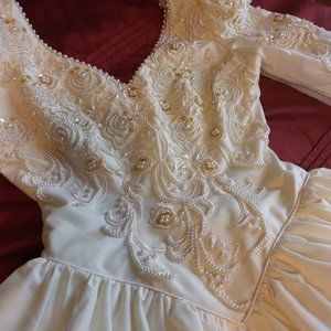 Elegant Wedding Dress/ Ivory/ Beading Pearls/ Size 10